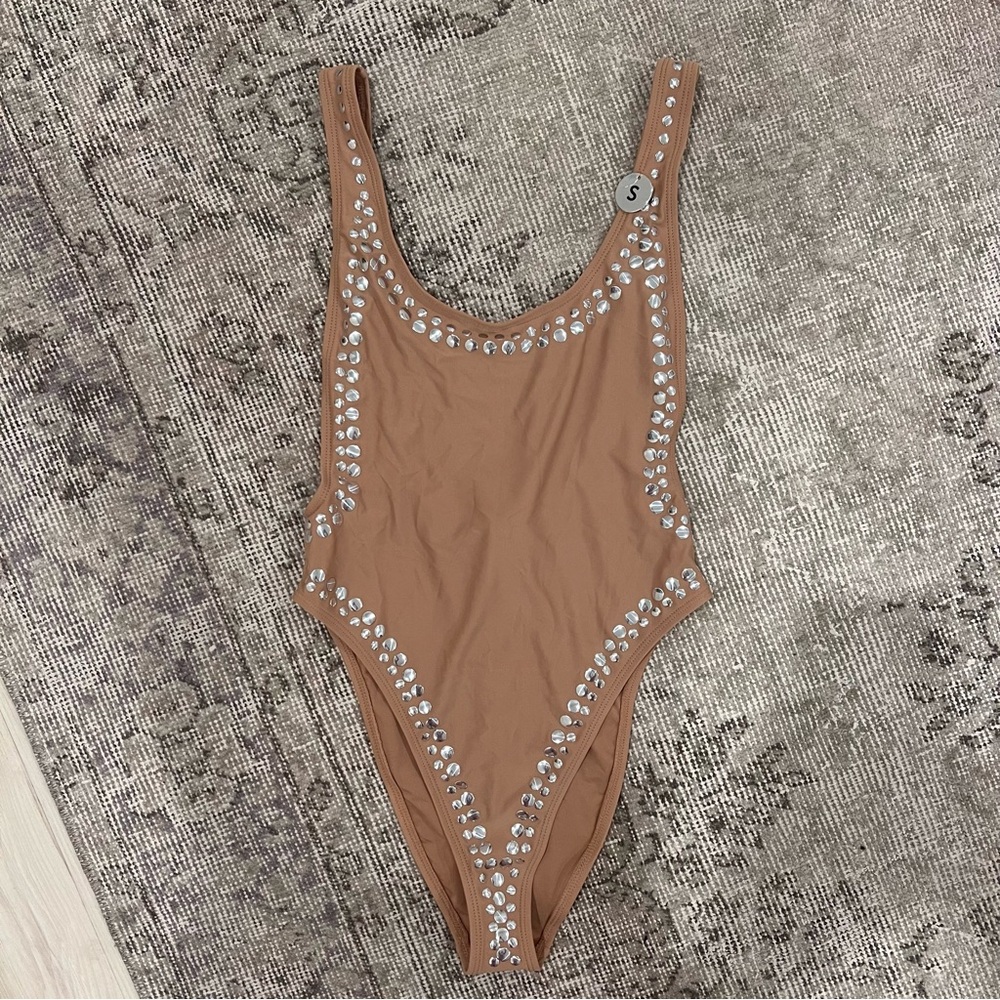 One piece swimming suit